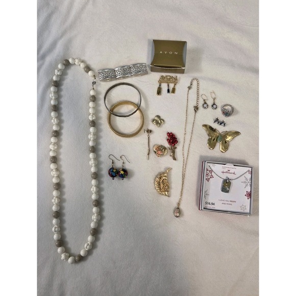 Jewelry - Vintage/modern Jewelry Lot
